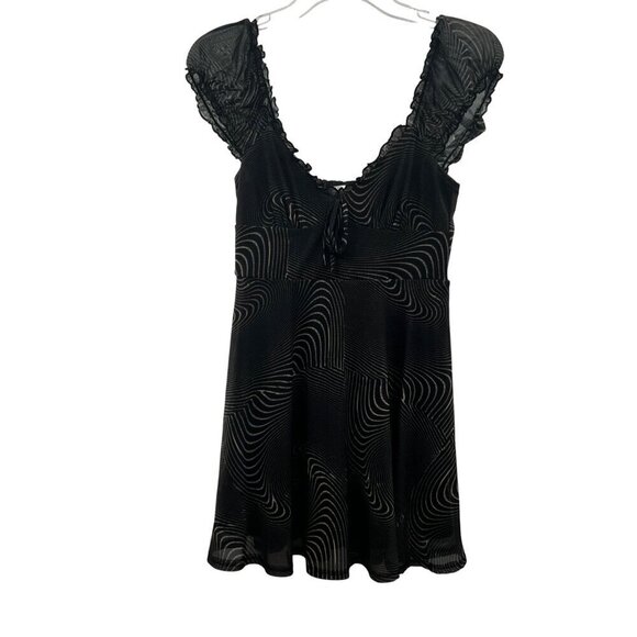 Urban Outfitters Tops - Urban Outfitters Top Black/Cream Print Cap Sleeve Women's Size Small
